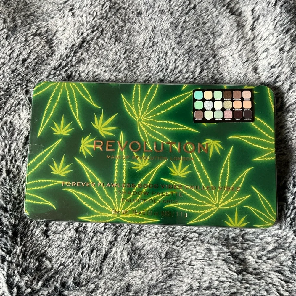 Makeup Revolution, Forever Flawless, Eyeshadow Palette, Chilled Vibes.